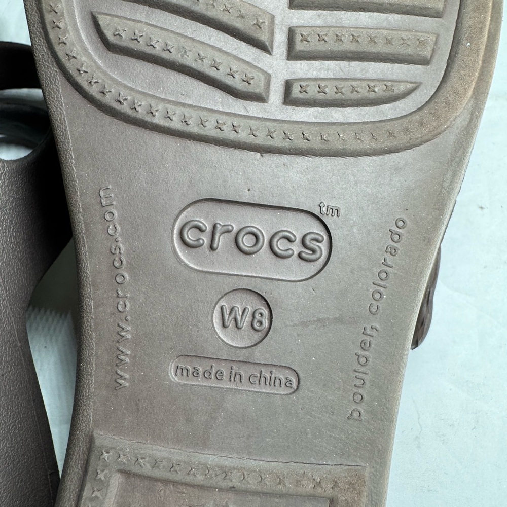 CROCS Brown Comfort Sandals Slip-On Design strappy 8 summer vacation beach - Picture 8 of 9